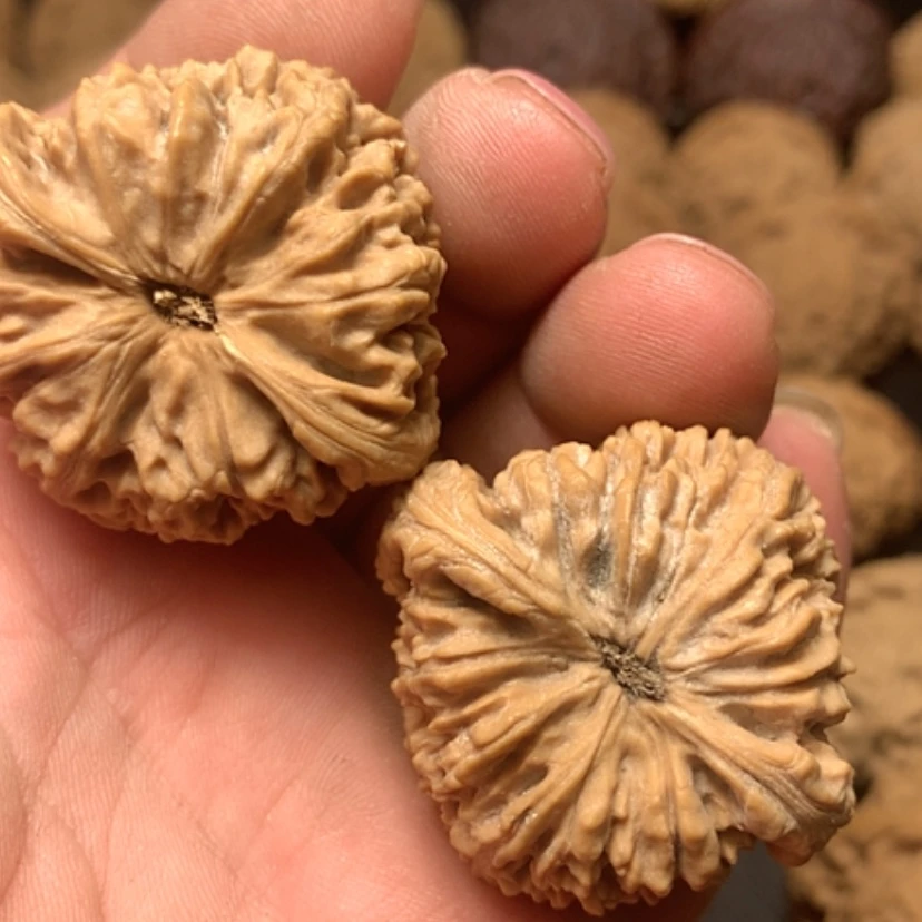 【闪购商品】文玩核桃吊坠L****i南疆