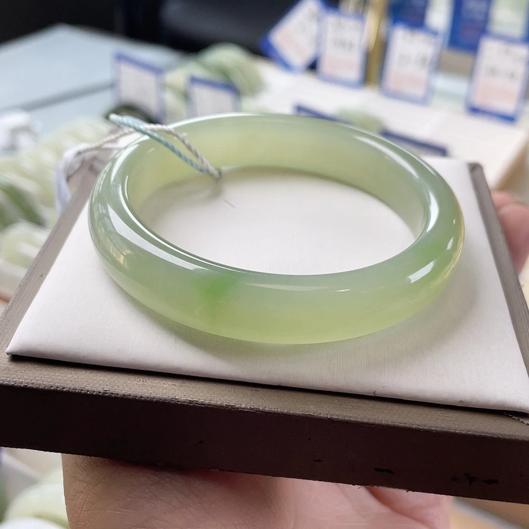 和田玉未镶嵌手镯冰猫两点翠 老料 带猫光 底子干净