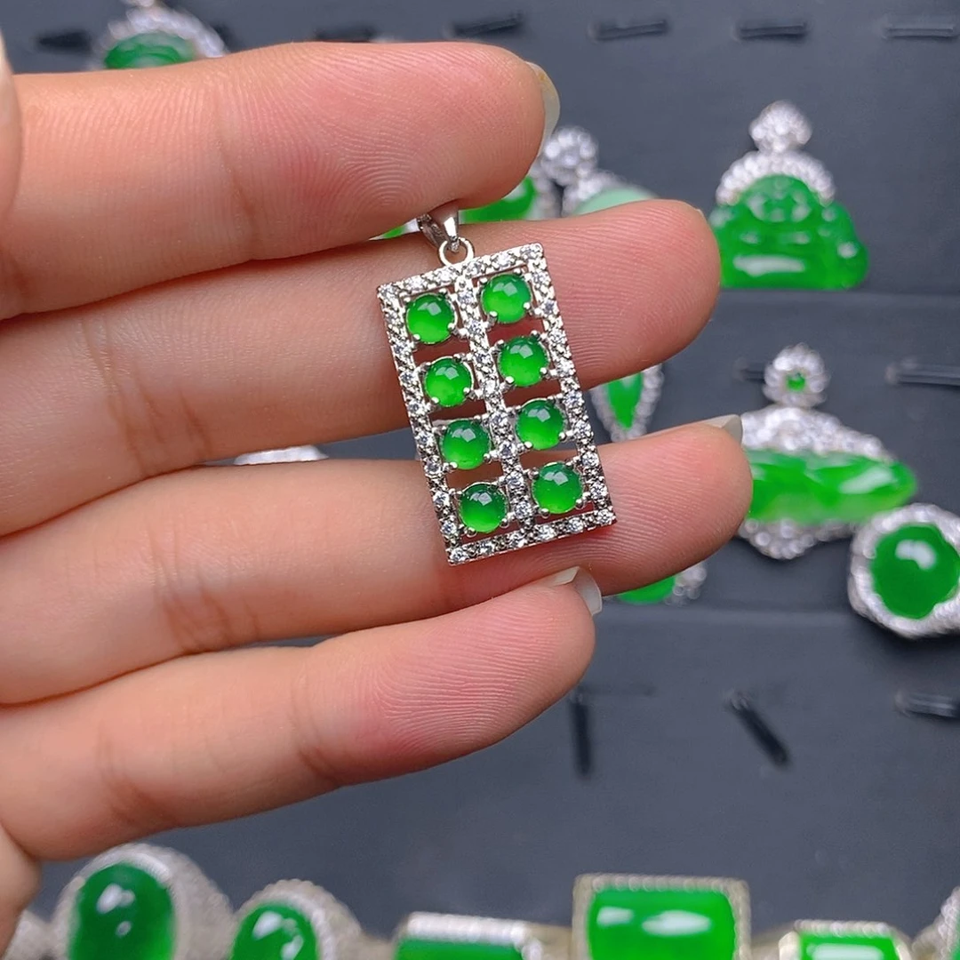 吊坠(赠链)未镶嵌翡翠吊坠