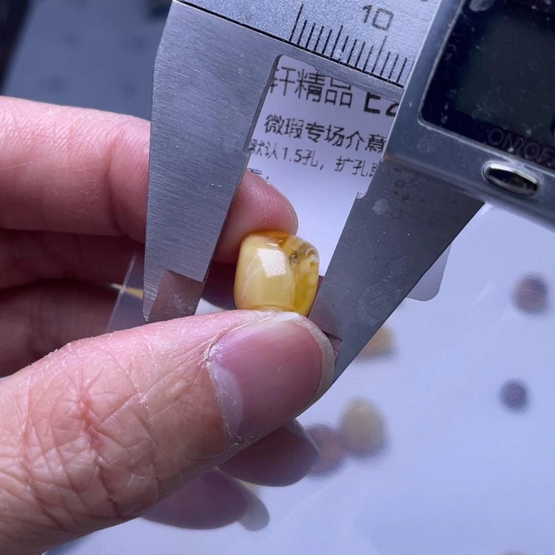 琥珀裸石未镶嵌琥珀