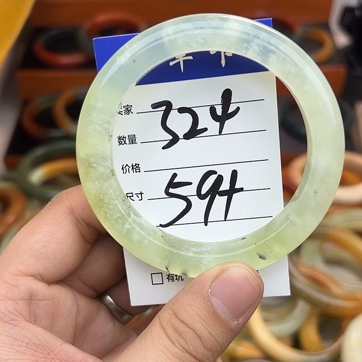蛇纹石玉未镶嵌手镯