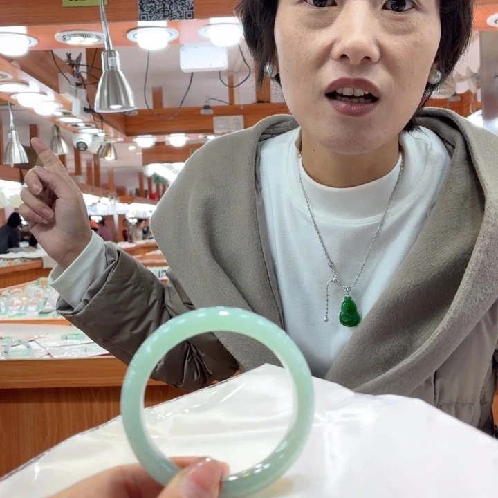 天***蚕翡翠未镶嵌手镯意向金