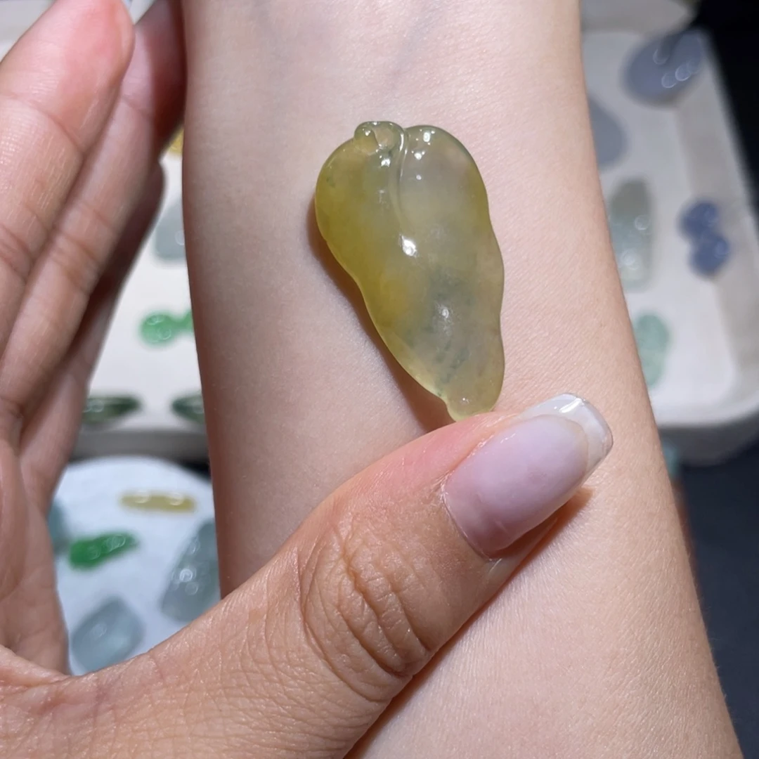 吊坠(不含链)未镶嵌翡翠叶子黄翡