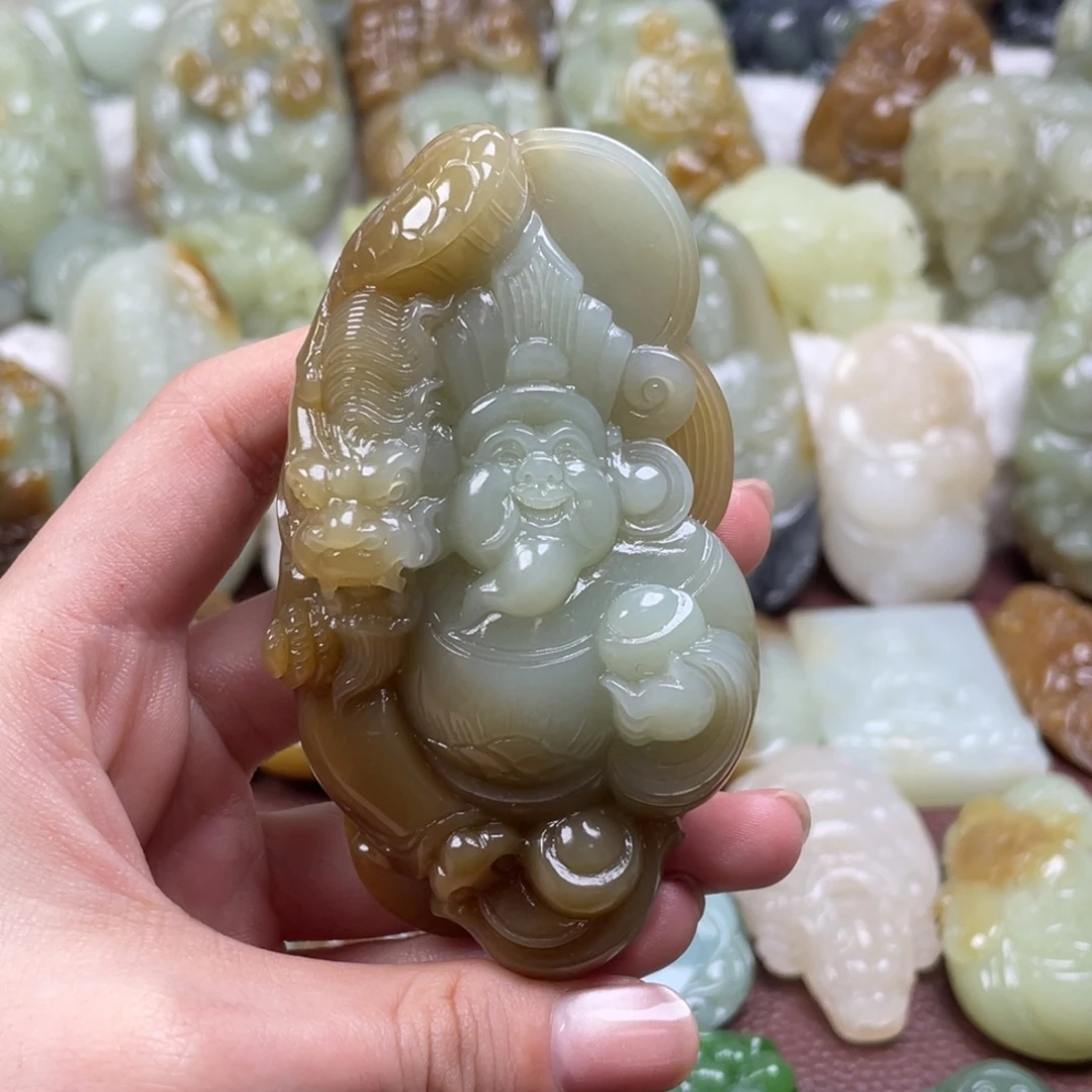 王***天和田玉未镶嵌颈饰