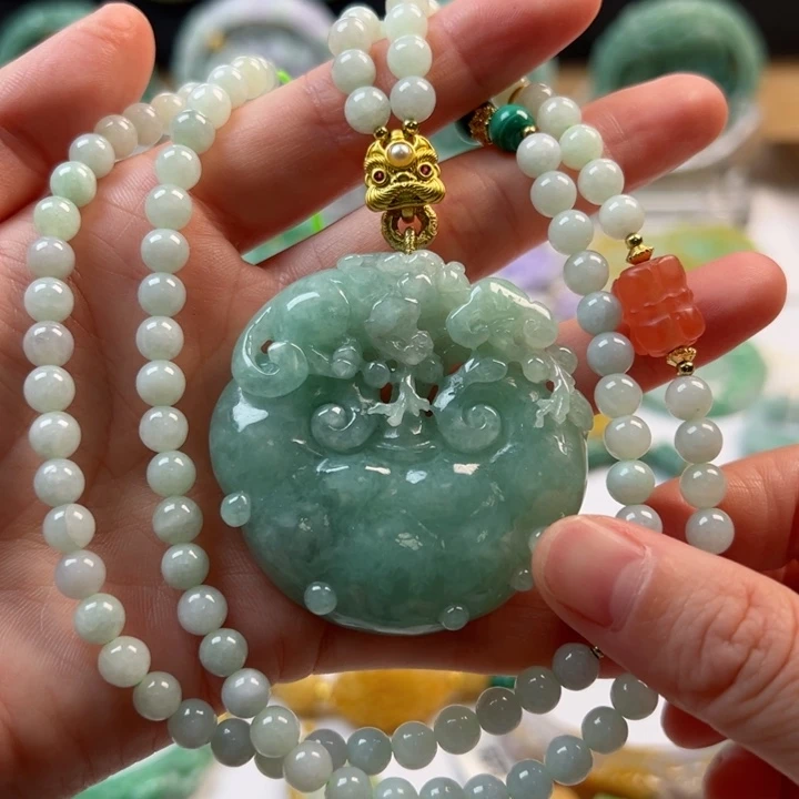 颈饰未镶嵌翡翠吊坠