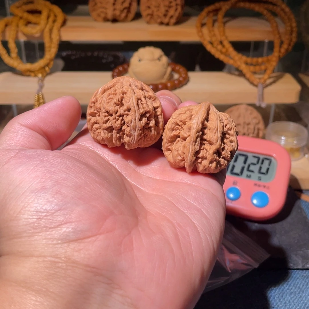 文玩核桃把件5999。  8589