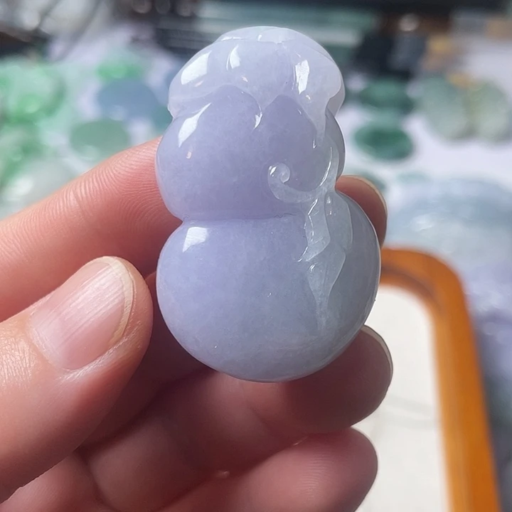 西****翡翠未镶嵌颈饰葫芦