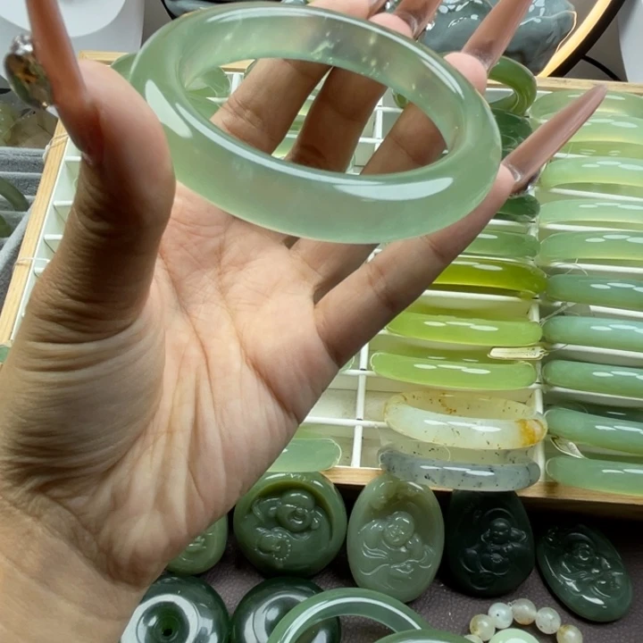 小***卡蛇纹石玉合金手镯