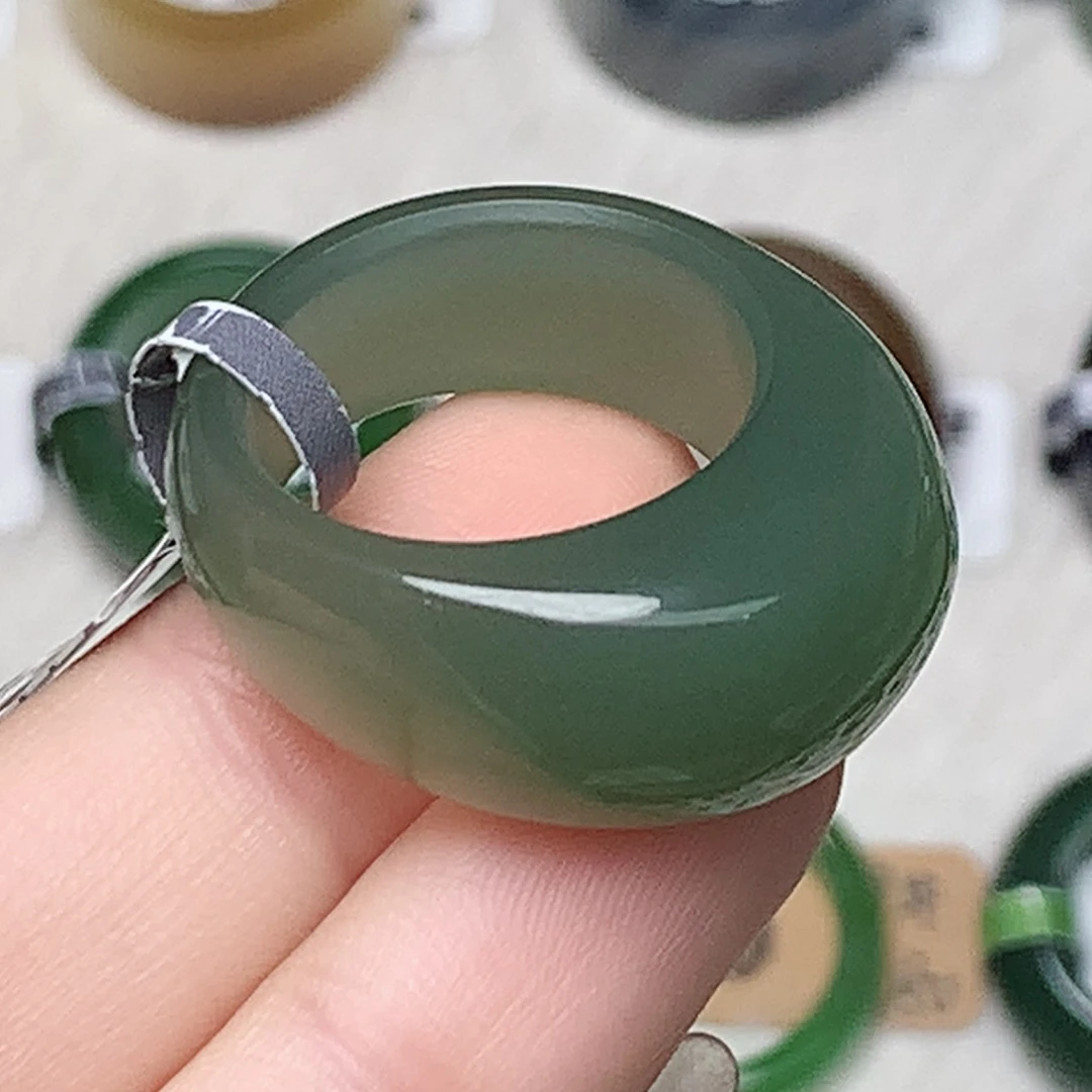 未镶嵌戒指和田玉