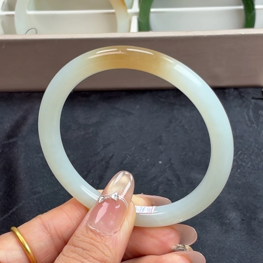 和田玉未镶嵌手镯糖白美人条46