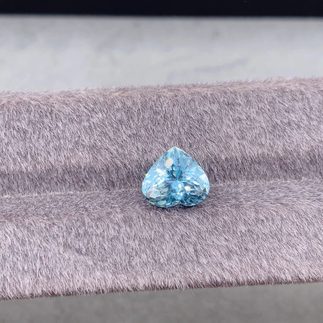 海蓝宝石裸石4.06克拉圣玛利亚