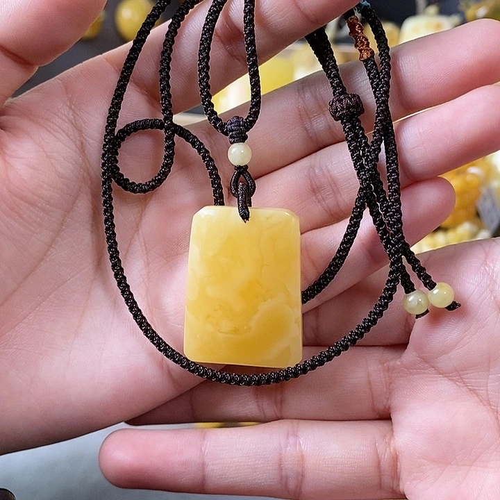 琥珀未镶嵌裸石无事牌