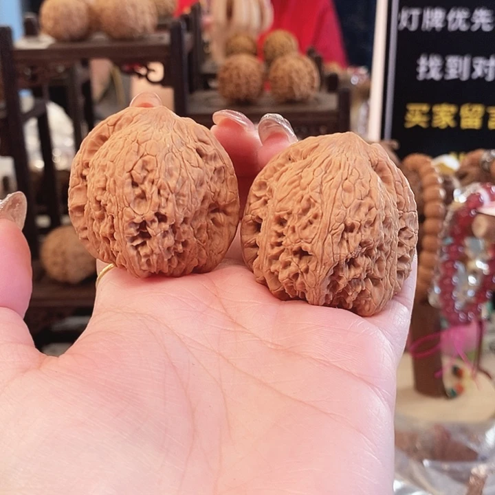 文玩核桃把件42绣球