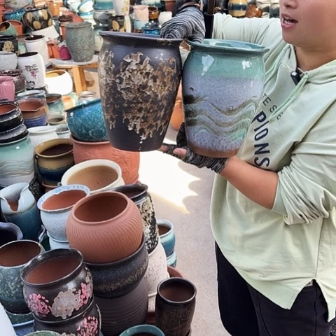 口17高23瑕疵两个盆。