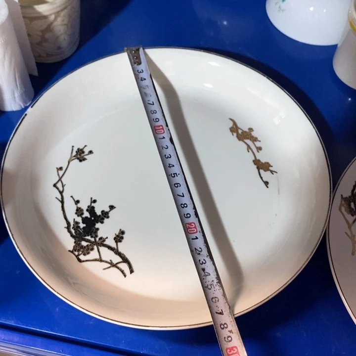 瓷片雕金梅花盘子微瑕疵