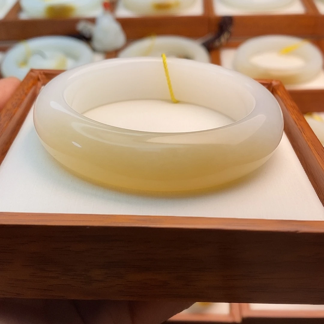 和田玉（糖玉）未镶嵌手链