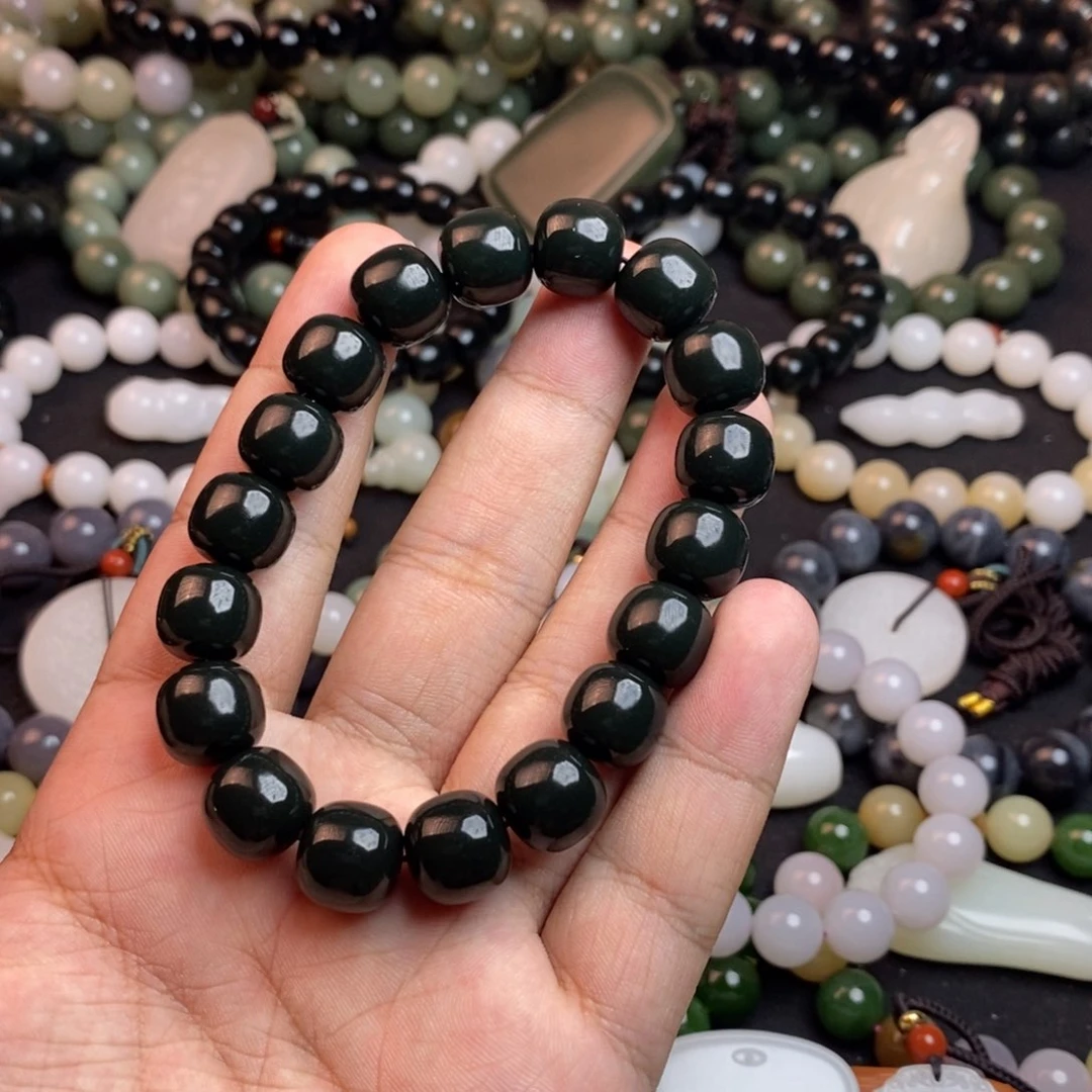 和田玉未镶嵌颈饰玉**