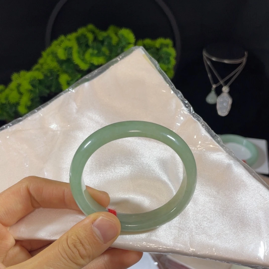 未镶嵌手镯翡翠天然翡翠手镯