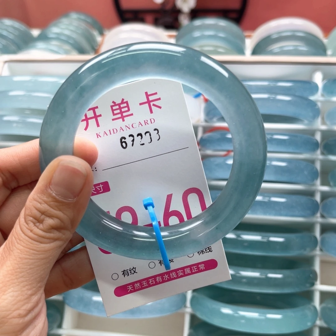 渁***未镶嵌手镯石英质玉