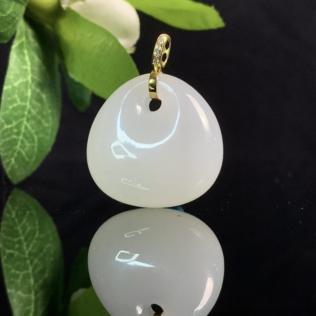 [龙哥甄选]和田玉精品白玉称心如意吊坠18K金镶嵌多样性发一