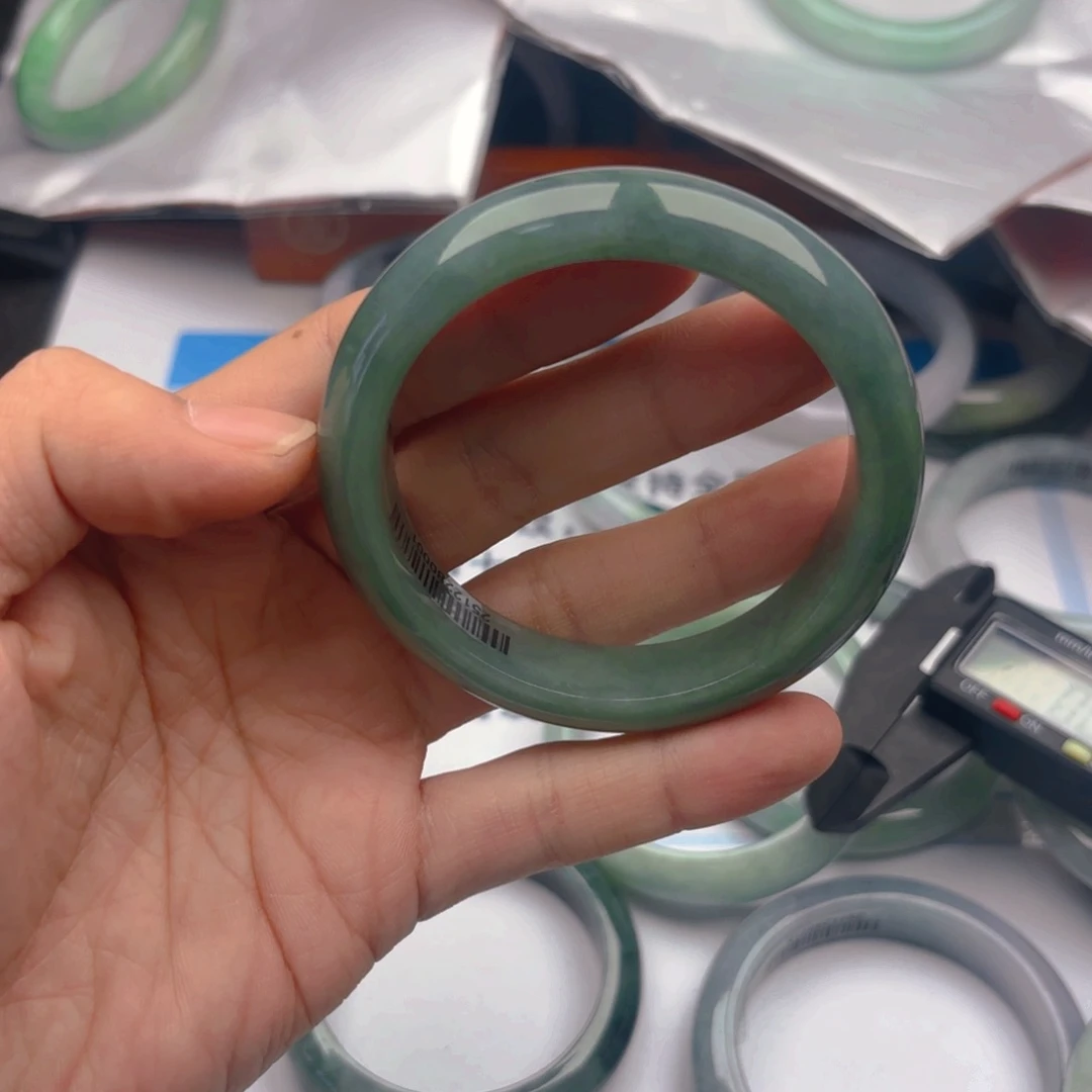 翡翠未镶嵌手镯5657x4. 140