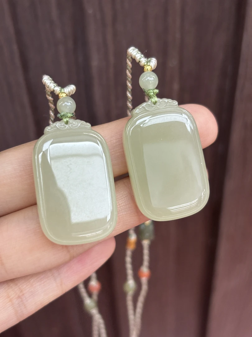 051512WM 和田玉青海料无事牌 规格约：31*20*7.3 多样性发其一