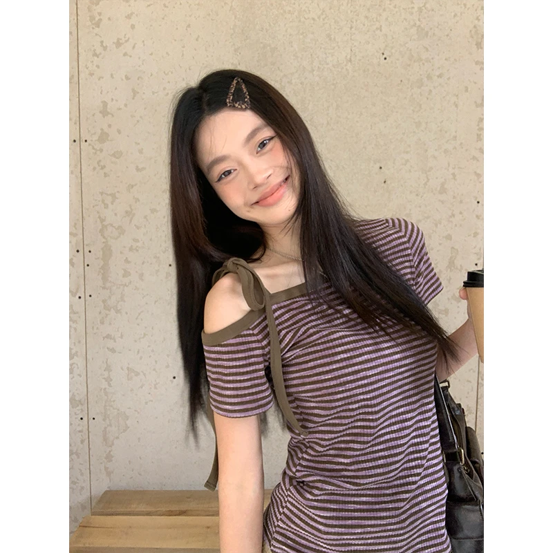 宋正恩紫色条纹斜肩短袖t恤女夏季修身韩系露肩设计独特辣妹上衣