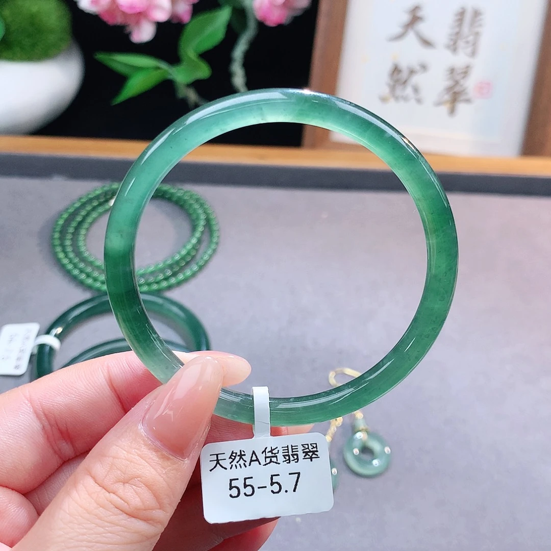 未镶嵌手镯（圆镯）翡翠