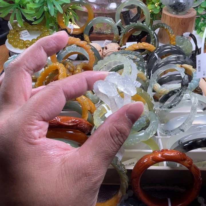 未镶嵌蛇纹石玉戒指