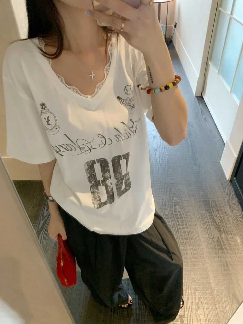 字母印花蕾丝拼接v领白色短袖T恤女夏设计感小众宽松显瘦半袖上衣