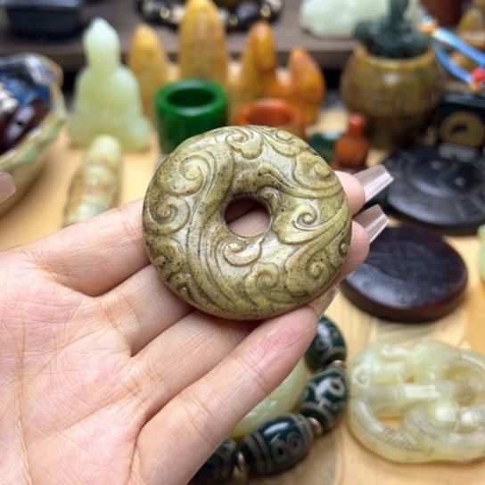 蛇纹石玉未镶嵌颈饰