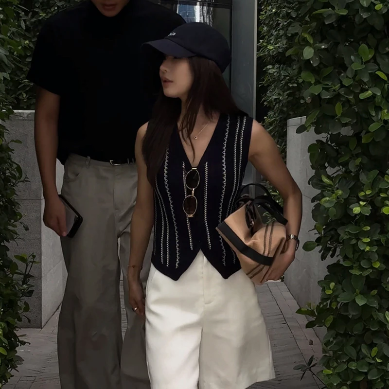 高级感V领条纹无袖针织上衣女夏季小众洋气修身显瘦短款时尚上衣