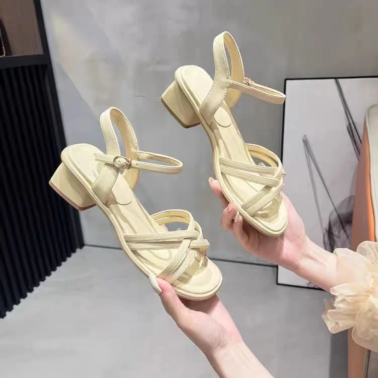 88222   新款法式时尚气质粗跟凉鞋