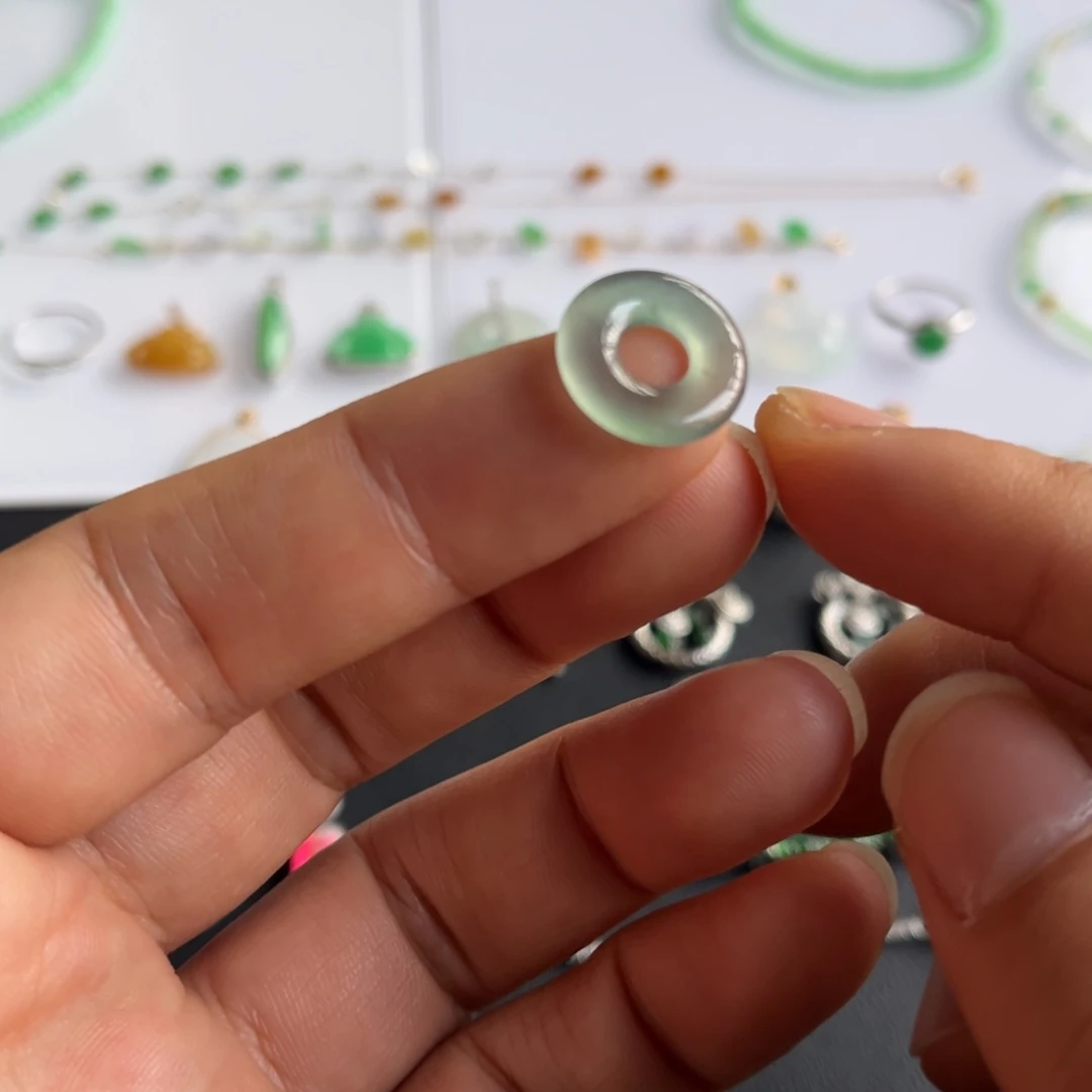 翡翠未镶嵌颈饰福利