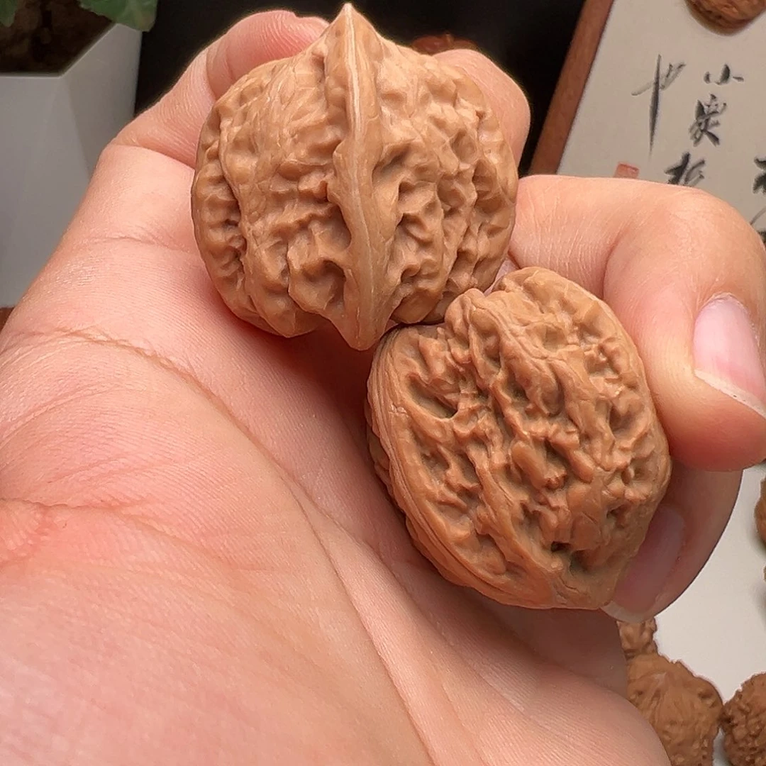 小***狒文玩核桃吊坠祥云