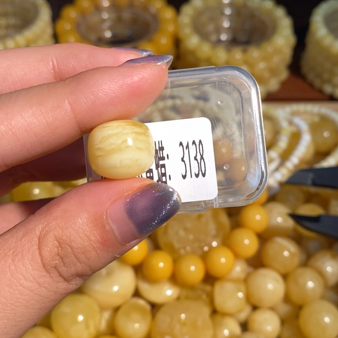琥珀未镶嵌珠宝奇石3138