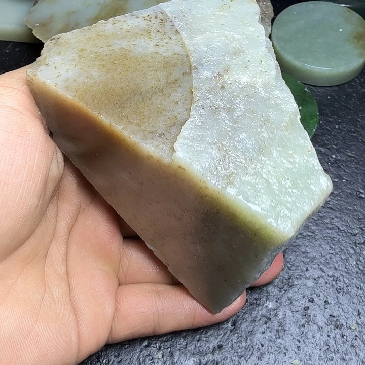 和田玉（糖玉）未镶嵌珠宝奇石