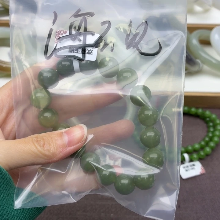 海***月和田玉未镶嵌手镯