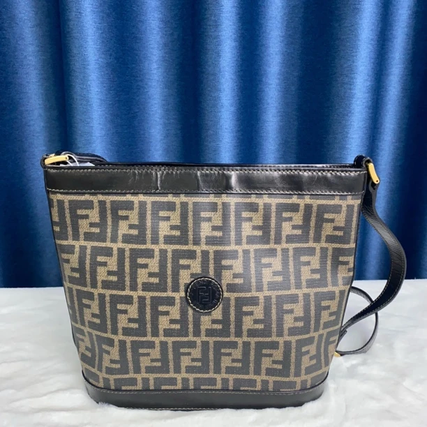 95新 FENDI/芬迪 兔兔奢Q/芬迪单肩包/250214051