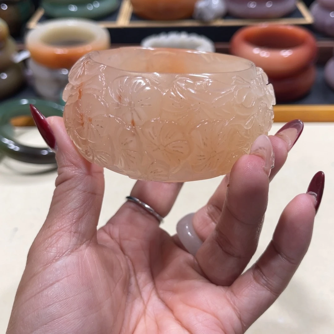 未镶嵌手镯石英岩玉