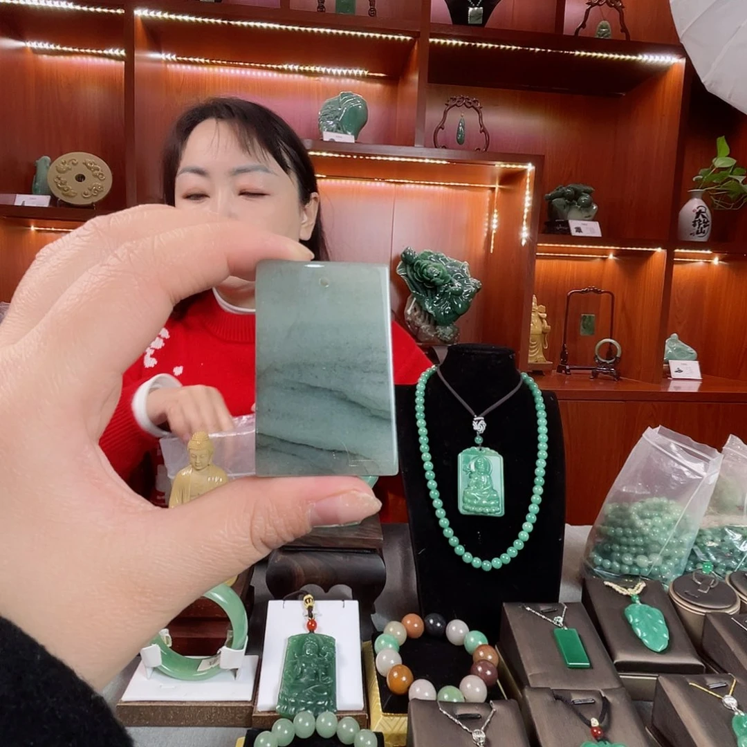 密玉（石英质玉）颈饰未镶嵌