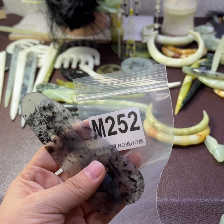 蛇纹石玉发饰合金手**柔