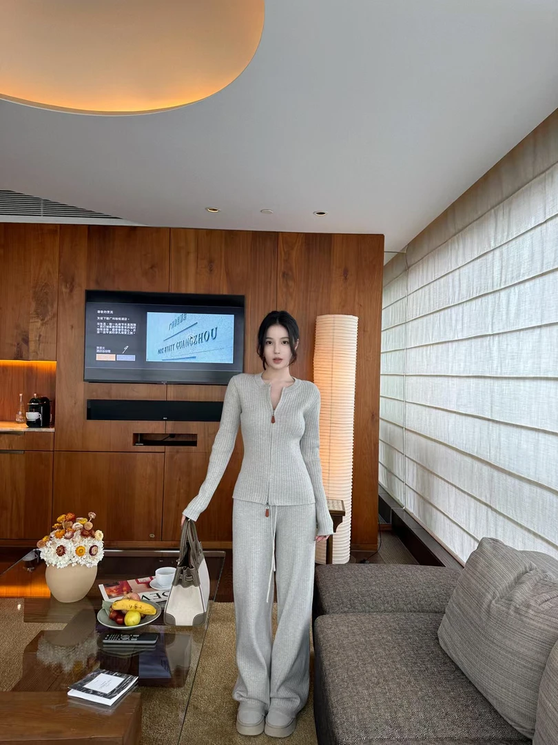 巨好看的小香风独特漂亮韩系超火减龄针织上衣休闲裤一整套装女