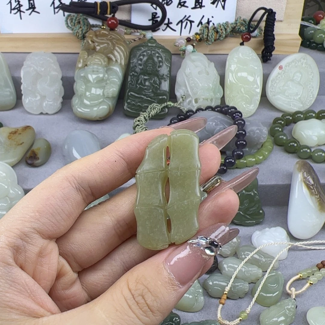 颈饰未镶嵌和田玉
