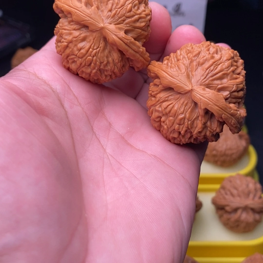 桃核把件山地闷白尺寸45