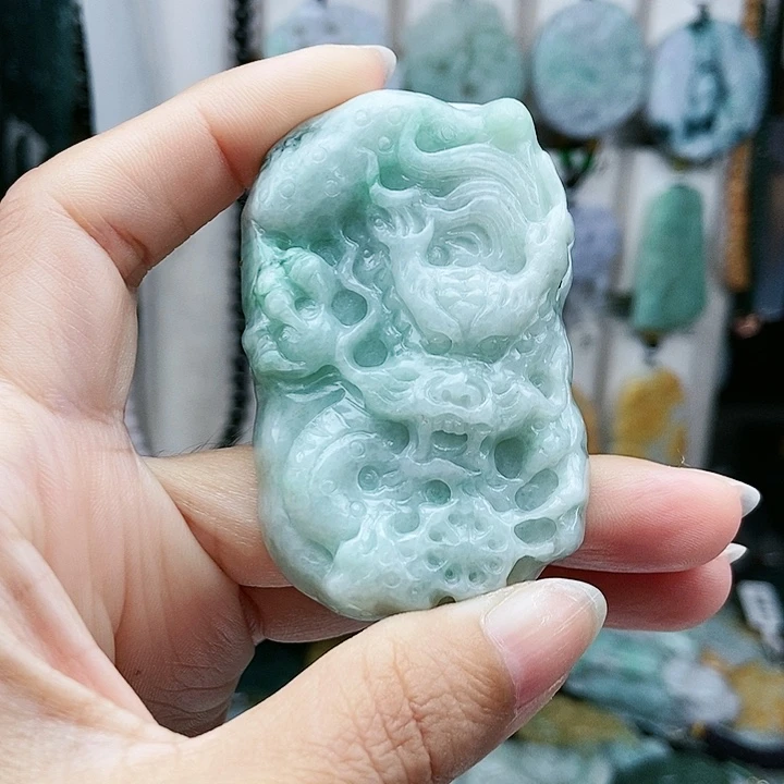 颈饰足铂镶嵌翡翠翡翠