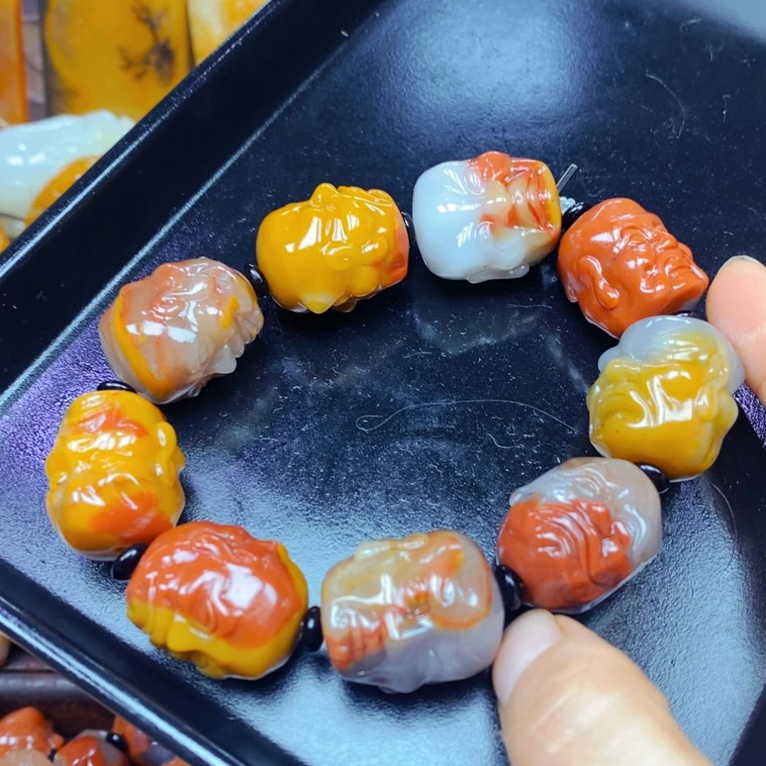 未镶嵌石英质玉（黄龙玉）颈饰