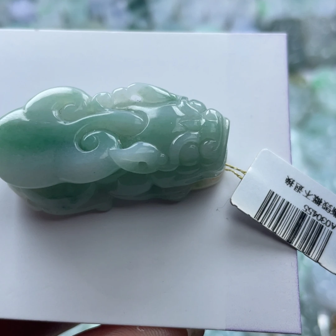 翡翠未镶嵌颈饰貔貅