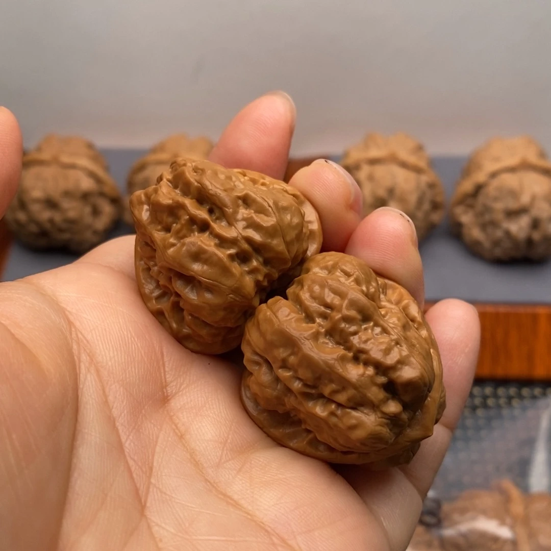 文玩核桃把件三角边31左右