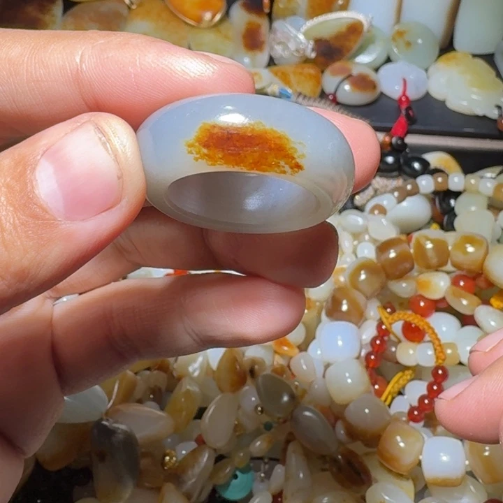 和田玉未镶嵌戒指